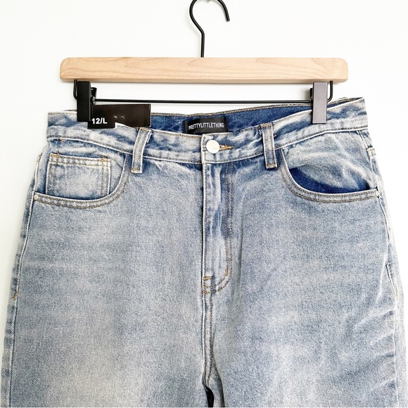 PrettyLittleThing Straight Leg Split Hem Detail Denim Jeans - Picture 2 of 8